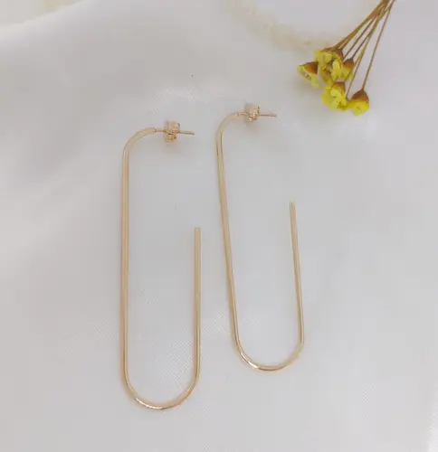 BRINCO MINIMAL LINE BANHADO A OURO 18K