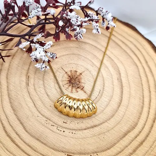 COLAR CONHA ELEGANCE BANHADO A OURO 18K