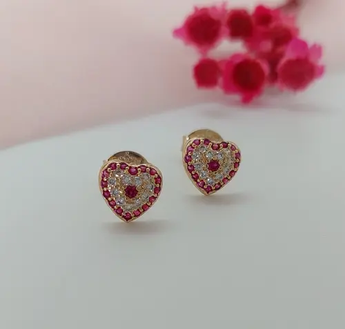 BRINCO CORAÇÃO ALEGRIA ROSA BANHADO A OURO 18K