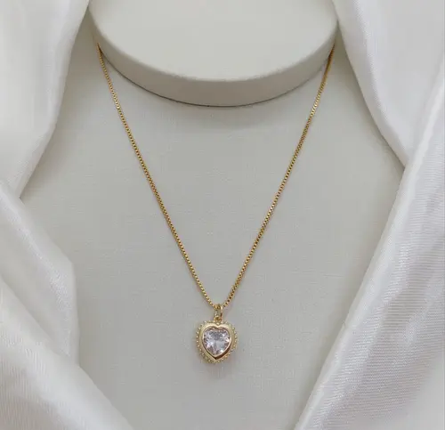 COLAR CORAÇÃO AMOR DE CRYSTAL BANHADO A OURO 18