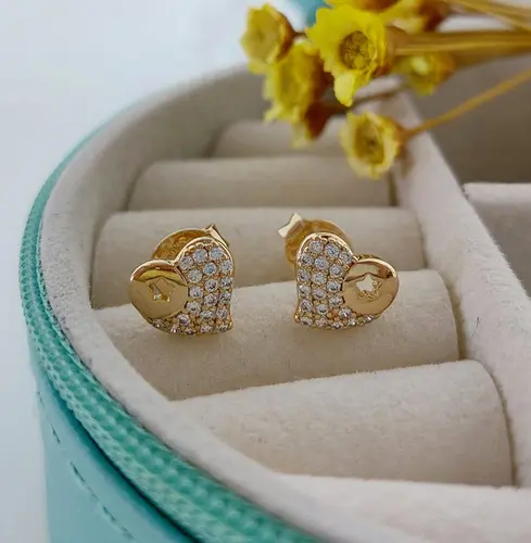 BRINCO CORAÇAO CELINE GOLD BANHADO A OURO 18K