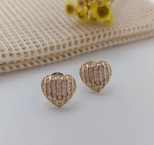 BRINCO CORAÇÃO GLAMOUR CRAVEJADO BANHADO A OURO 18K