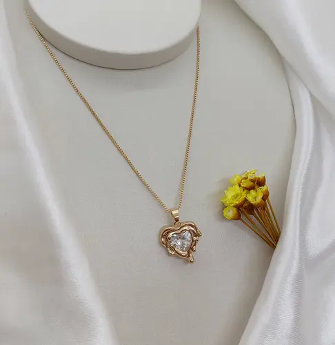 COLAR CORAÇÃO ORGÃNICO BANHADO A OURO 18K
