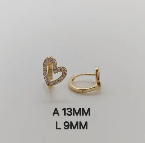 Brinco Argola Coração Aberto Cravejado Banhado a Ouro 18K