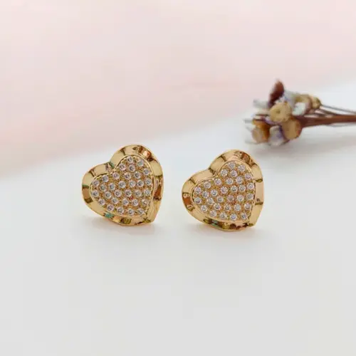 Brinco Coração Cravejado com Borda Lisa Banhado a Ouro 18K