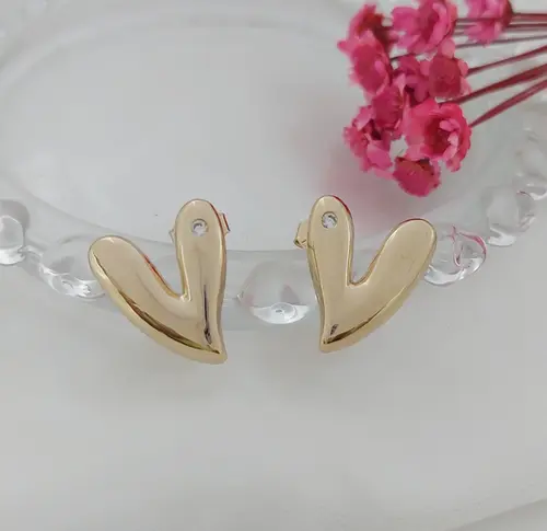 BRINCO CORAÇÃO ELORA BANHADO A OURO 18K