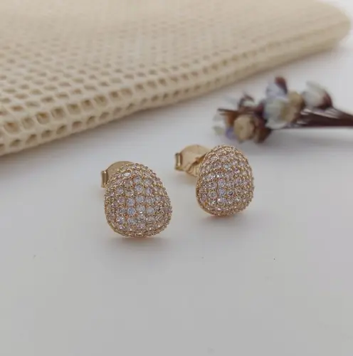 BRINCO GOTA GLAMOUR CRAVEJADA BANHADA A OURO 18K
