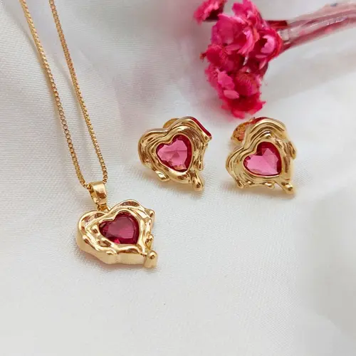 CONJUNTO CORAÇÃO VERMELHO BANHADO A OURO 18K