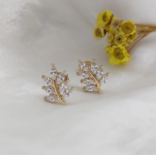 BRINCO NATURE GLOW BANHADO A OURO 18K
