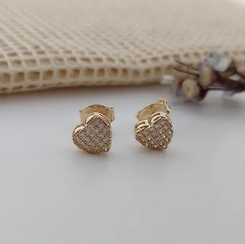 BRINCO CORAÇÃO SWEET CRAVEJADO BANHADO A OURO 18K