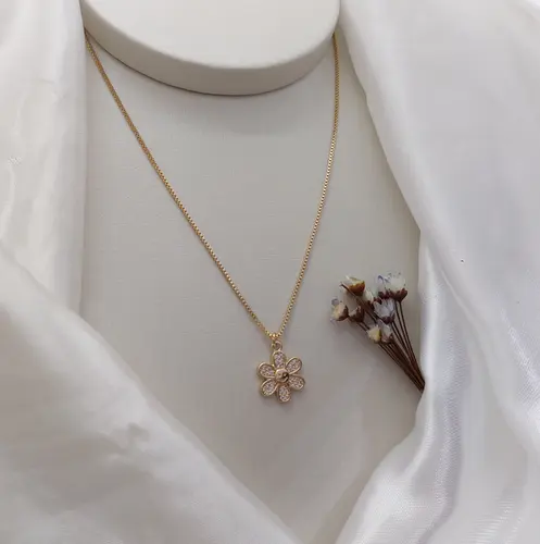 COLAR FLOR DO JARDIM BANHADO A OURO 18K