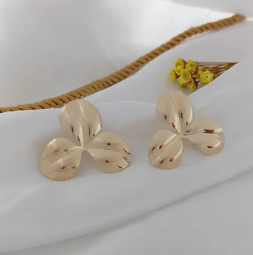 BRINCO FLOR TRIO
