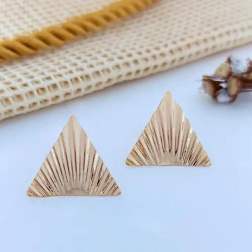 Brinco Triângulo Texturizado Banhado a Ouro 18K
