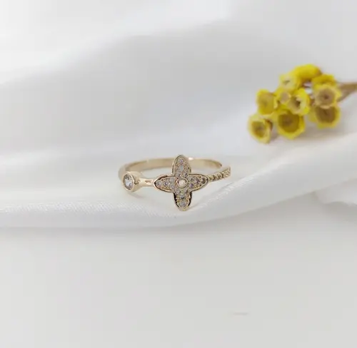 ANEL FLOR DE LUZ BANHADO A OURO 18K
