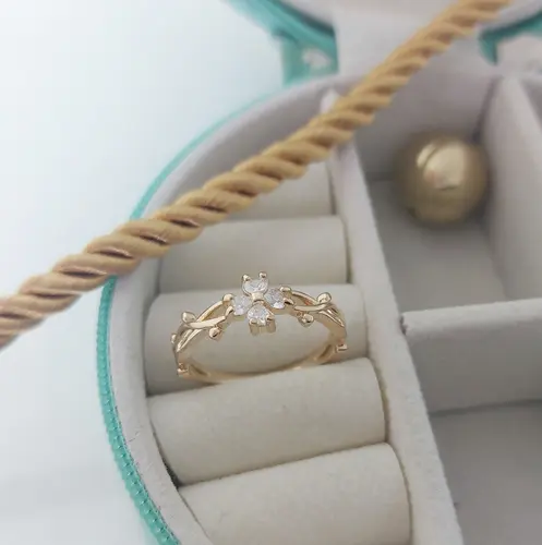 ANEL TREVO DE BRILHO BANHADO A OURO 18K