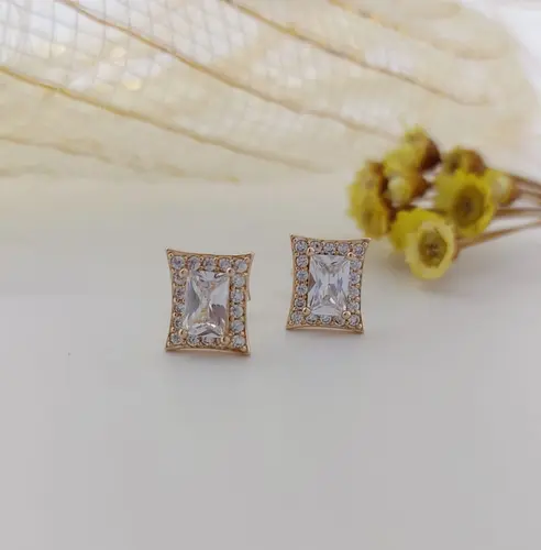 BRINCO GLAMOUR RETANGULAR BANHADO A OURO 18K