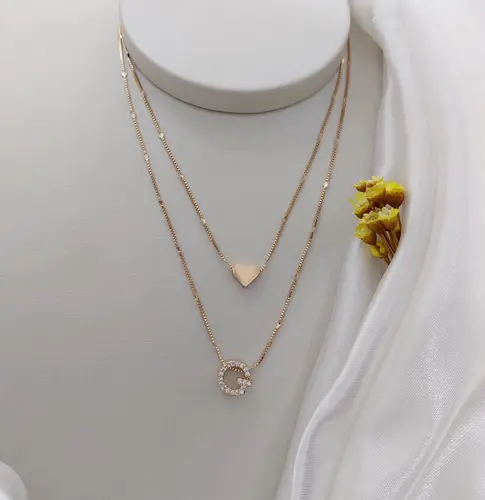 COLAR DUPLO CORAÇÃO E INICIAL CRAVEJADO BANHADA A OURO 18K