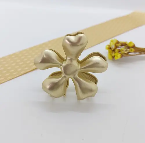 PRESILHA FLOR GOLDEN BLOMM BANHADA A OURO 18K