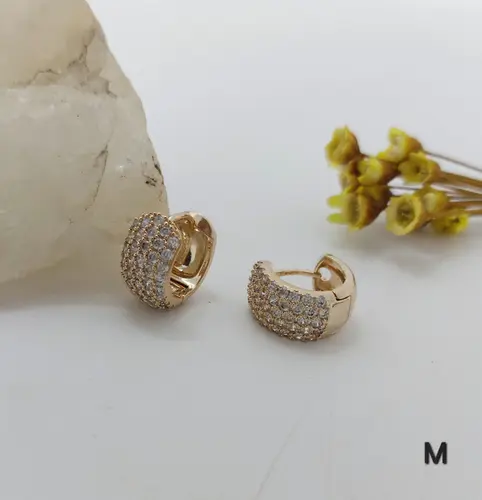 Brinco Argola Média Pavê Glamour Banhado a Ouro 18K
