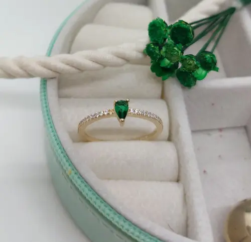 ANEL AURORA ESMERALDA BANHADO A OURO 18K