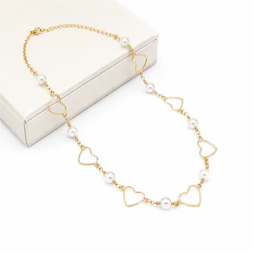 CHOKER CORAÇÃO COM PÉROLAS BANHADO A OURO 18K