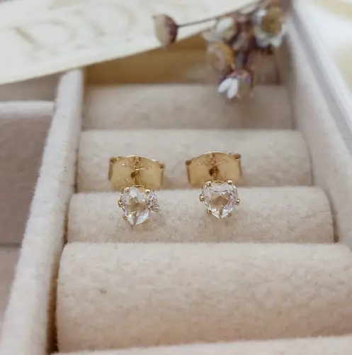 BRINCO LOVELY GOLD BANHADO A OURO 18K