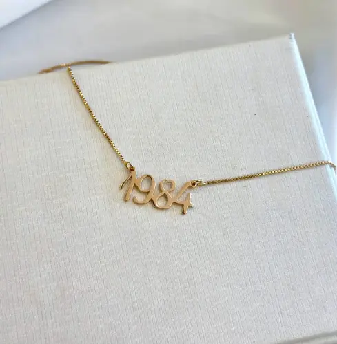 COLAR DATA DO ANO BANHADO A OURO 18K