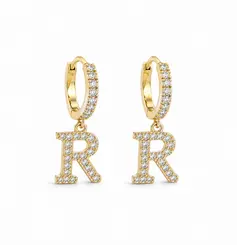 ARGOLA INICIAL CRAVEJADA BANHADA A OURO 18K