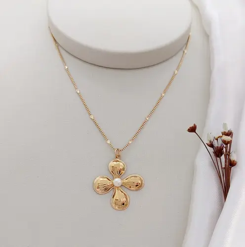 CHOKER FLOWER BANHADO A OURO 18K