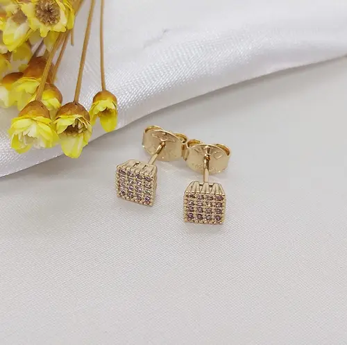 BRINCO SQUARE GLOW BANHADO A OURO 18K