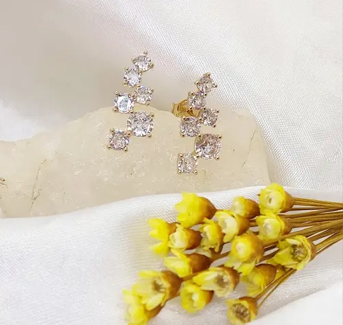 BRINCO CRISTAL CASCATA BANHADO A OURO 18K
