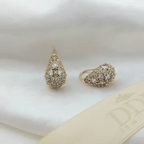 Brinco gota crav. banhado a ouro 18k.