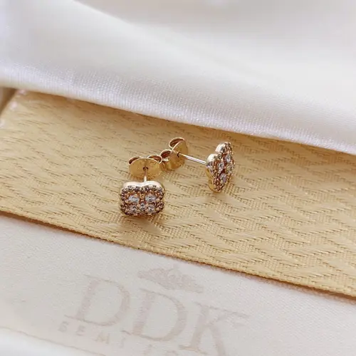 Brinco flor G banhado a ouro 18k