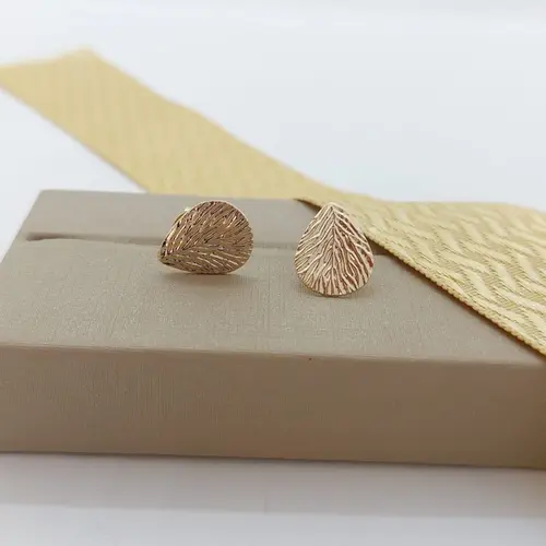 BRINCO PÉTALA BRILHANTE BANHADO A OURO 18K