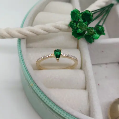 ANEL LUMI GOTA VERDE BANHADO A OURO 18K