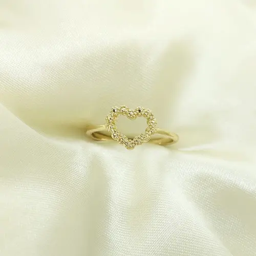 ANEL CORAÇÃO TEXTURIZADO BANHADO A OURO 18K