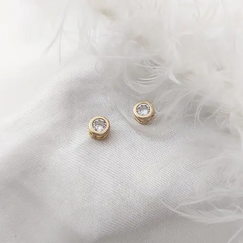Brinco moldura p. de luz banhado a ouro 18k