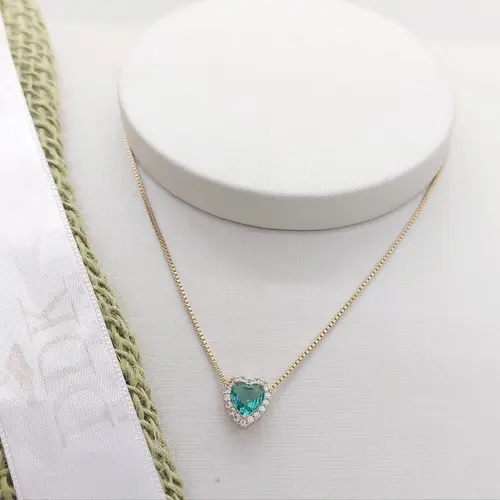 Colar coração verde água banhado a ouro 18k