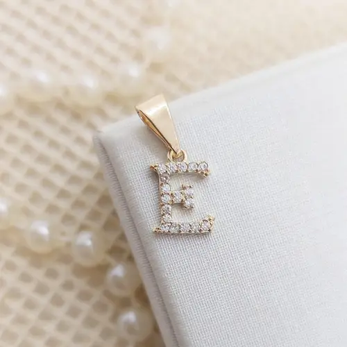 PINGENTE LETRA "E" CRAVEJADA BANHADA A OURO 18K