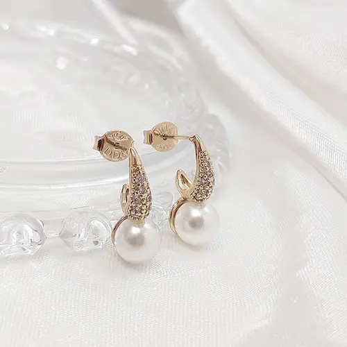 Brinco gota com pérola banhado a ouro 18k