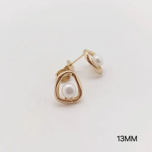 Brinco liso com pérola banhado a ouro 18k