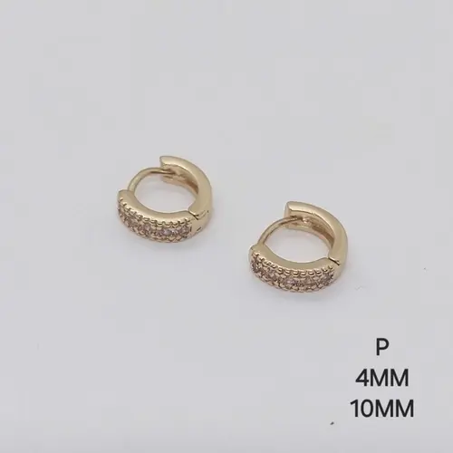 Argola cravejada P banhada a ouro 18k
