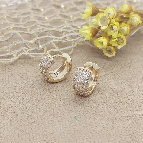 ARGOLA CRAVEJADA BRILHANTE M BANHADA A OURO 18K