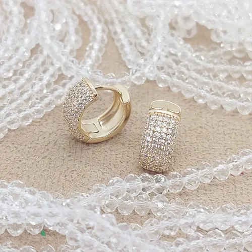ARGOLA CRAVEJADA BRILHANTE G BANHADA A OURO 18K