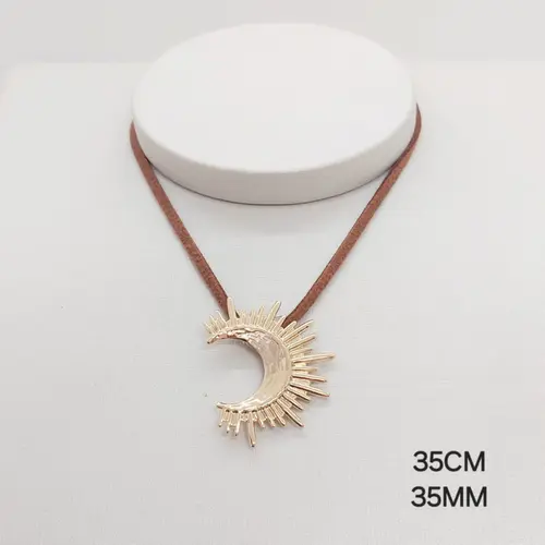 Choker lua Solar banhado a ouro 18k.