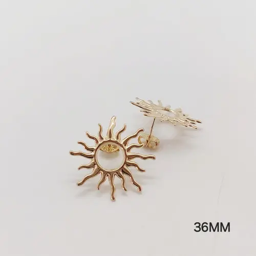 Brinco sol banhado a ouro 18k.