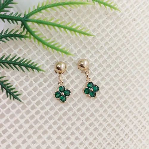 Brinco trevo banhado a ouro 18k