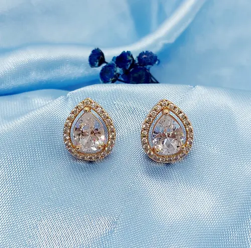 BRINCO GOTA DE CRISTAL G BANAHDA A OURO 18K