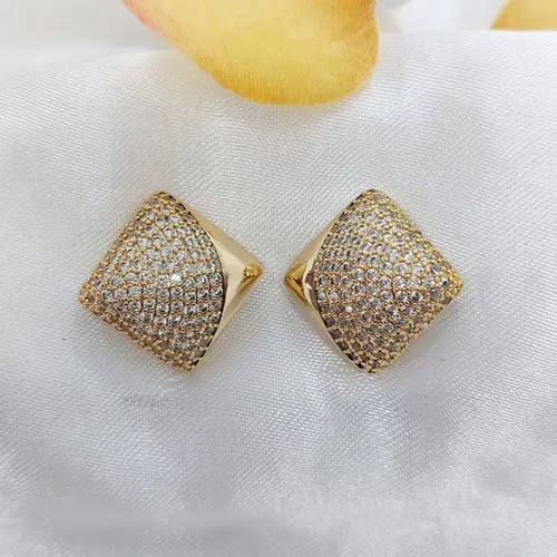 BRINCO QUADRADO MOLDADO BANHADO A OURO 18K