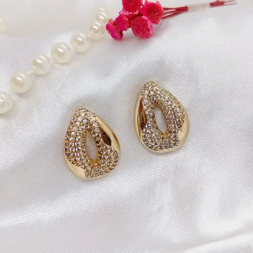 BRINCO GOTA CRAVEJADA VAZADA BANHADA  A OURO 18K